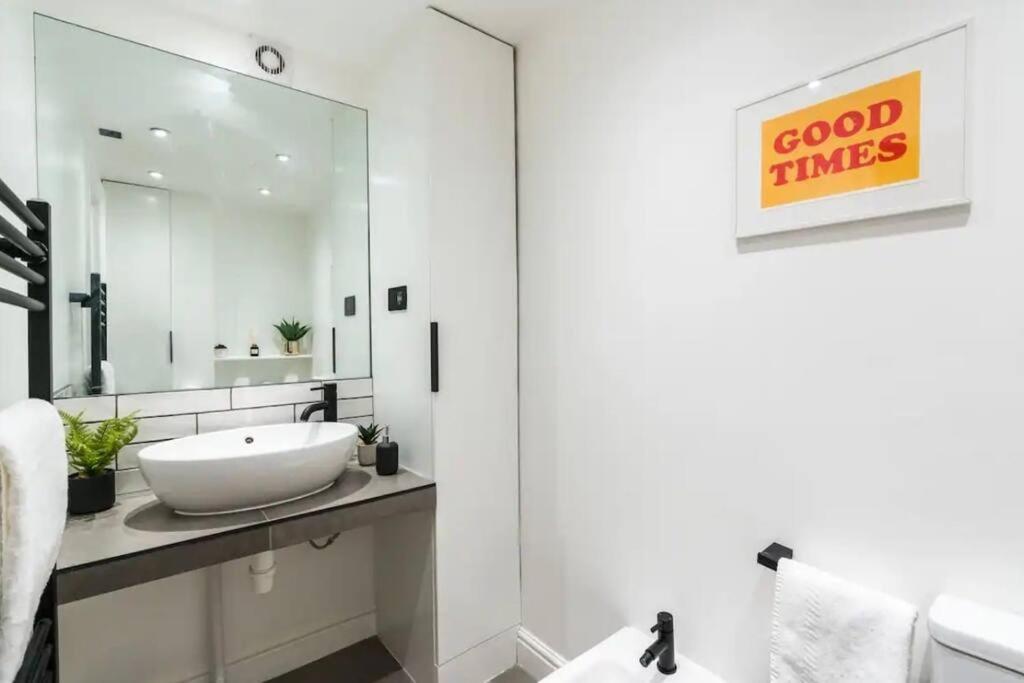 3 X Bedroom Riverside Flat With Hot Tub On Roof Terrace ロンドン エクステリア 写真