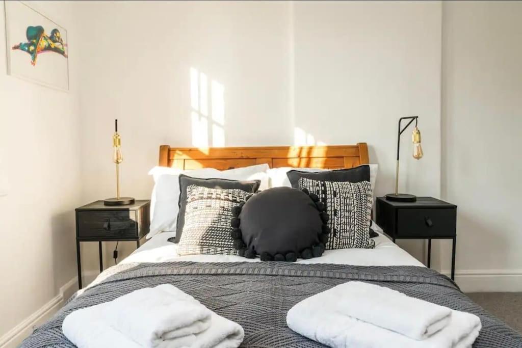 3 X Bedroom Riverside Flat With Hot Tub On Roof Terrace ロンドン エクステリア 写真