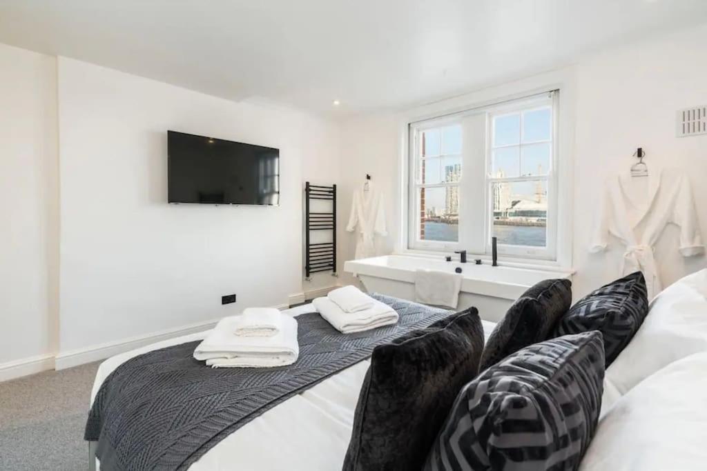 3 X Bedroom Riverside Flat With Hot Tub On Roof Terrace ロンドン エクステリア 写真