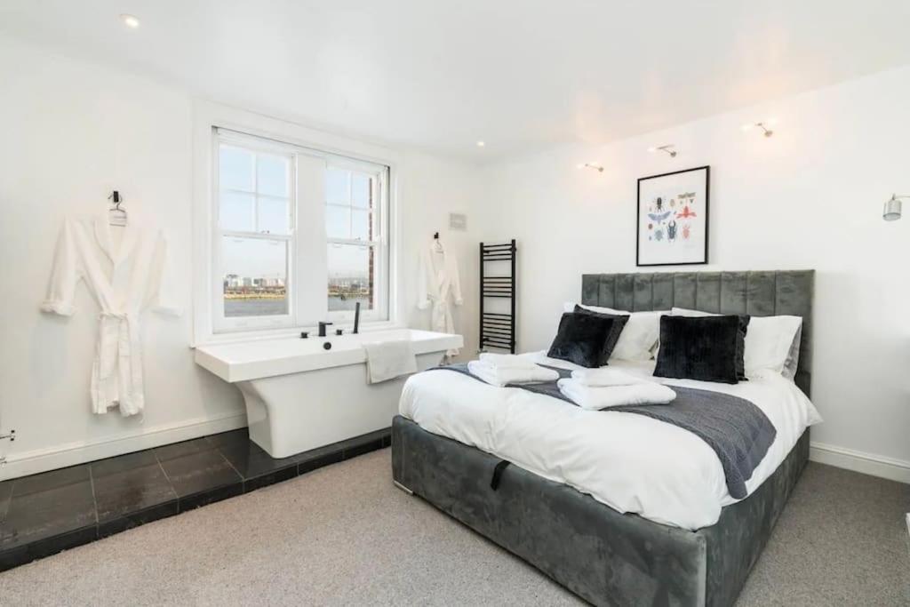 3 X Bedroom Riverside Flat With Hot Tub On Roof Terrace ロンドン エクステリア 写真