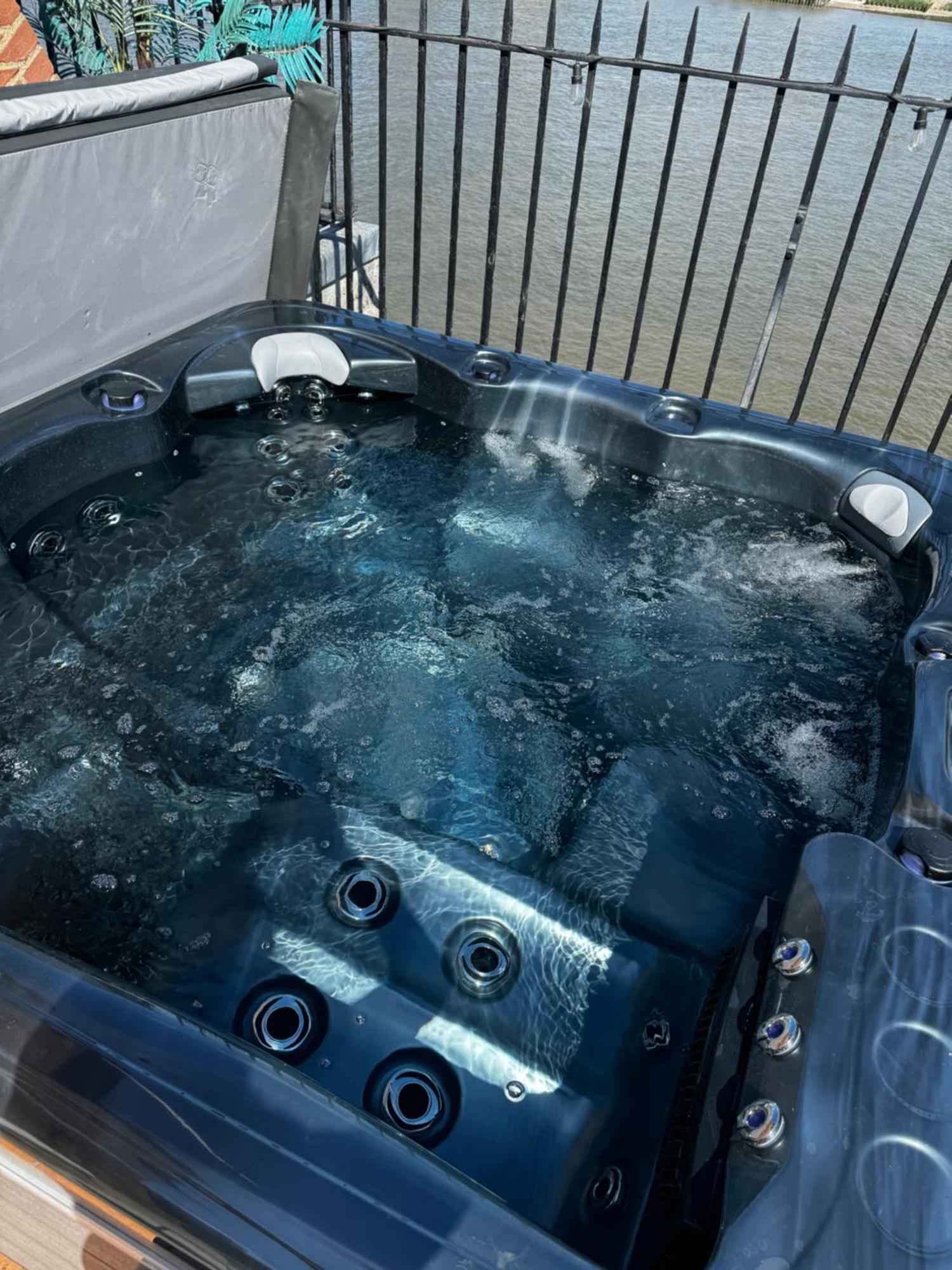 3 X Bedroom Riverside Flat With Hot Tub On Roof Terrace ロンドン エクステリア 写真