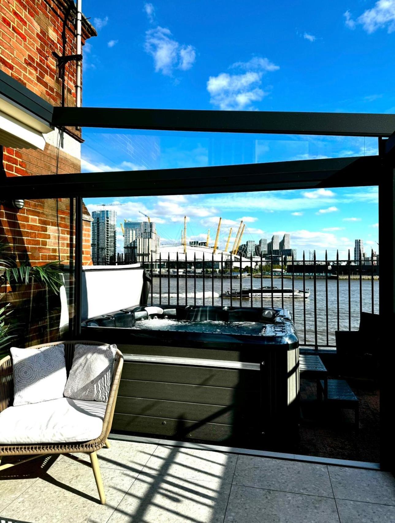 3 X Bedroom Riverside Flat With Hot Tub On Roof Terrace ロンドン エクステリア 写真