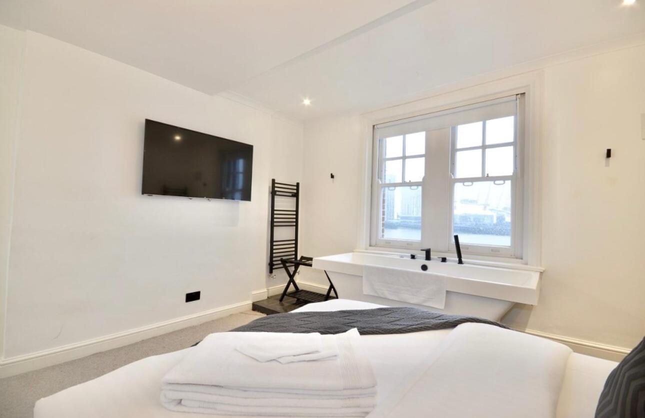 3 X Bedroom Riverside Flat With Hot Tub On Roof Terrace ロンドン エクステリア 写真